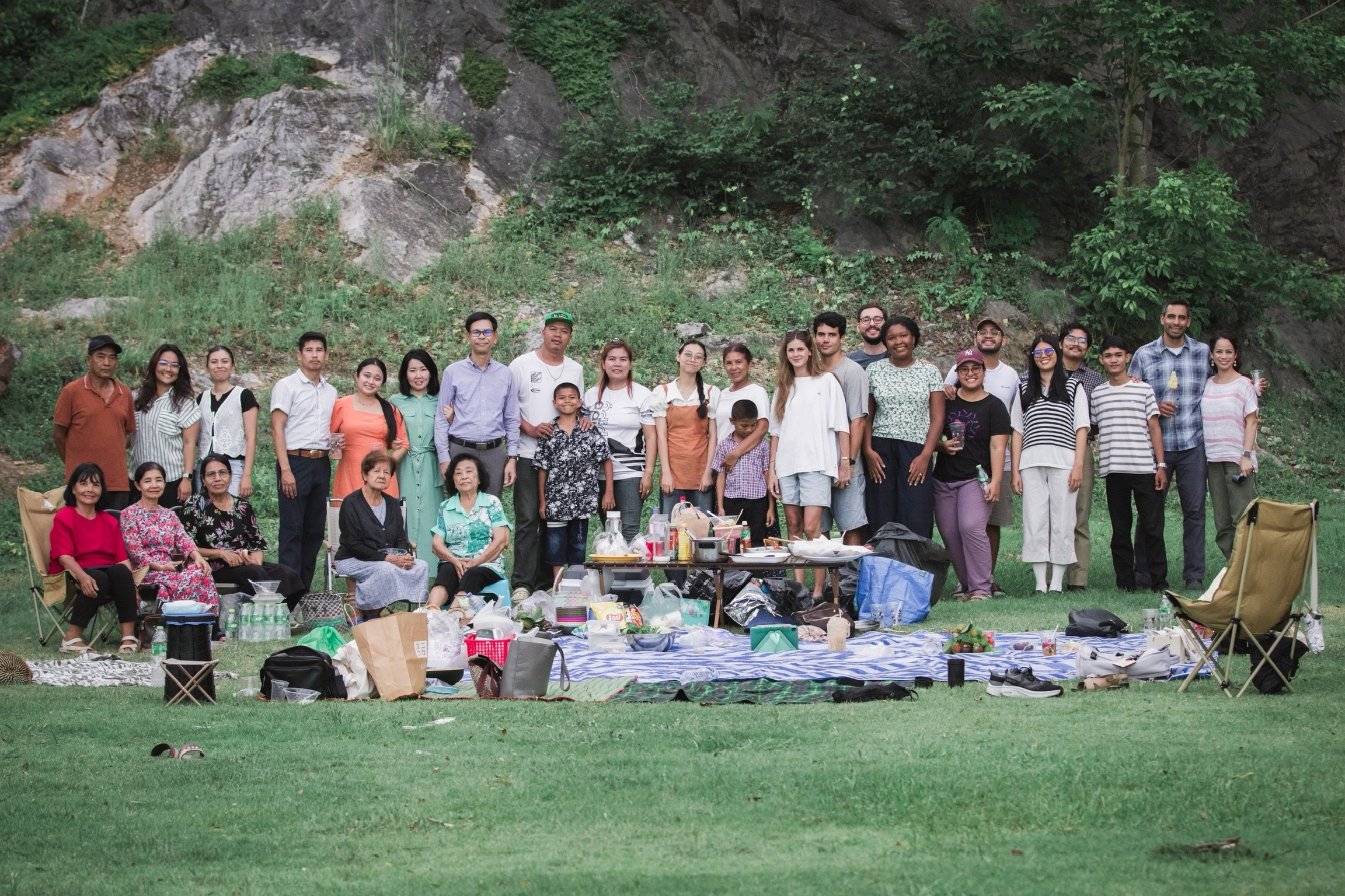 The Phatthalung congregation gathered together for a picnic